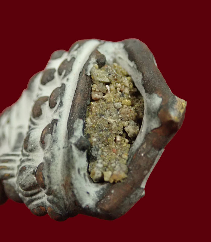 หล่อโบราณพระกริ่งอรหัง 100 ปี (รุ่นแรก) สมเด็จญาณสังวร วัดบวรนิเนศวิหาร ปี 2556 เนื้อชนวนหล่อโบราณ ไม่ตัดช่อ อุดมวลสาร