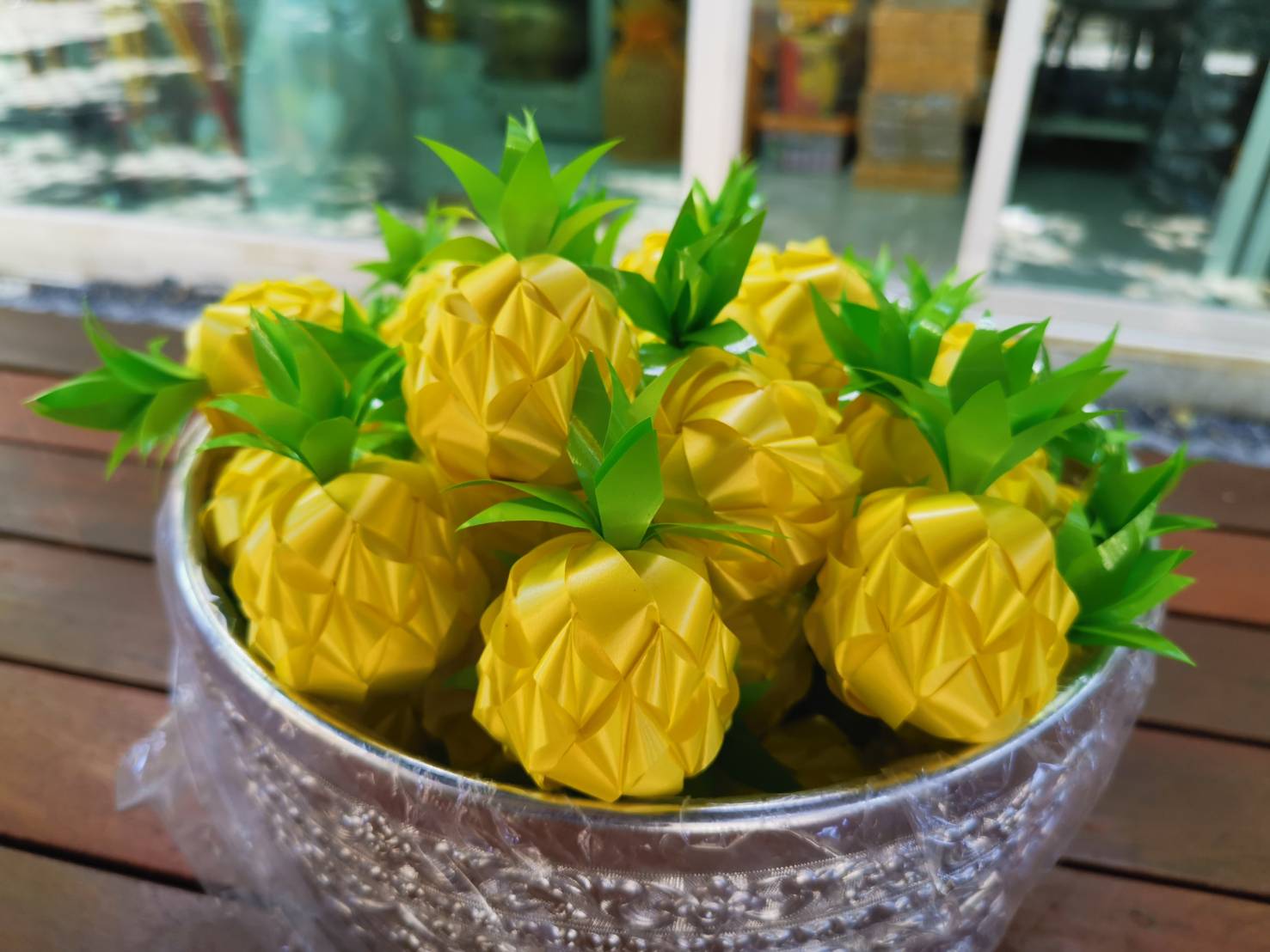 เหรียญโปรยทานผลไม้