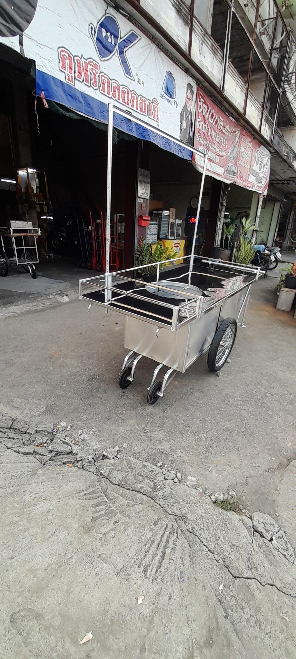 27022568รถเข็นขายโรตีทอดหน้าท็อปสแตนเลสปิดตู้อลูมิเนียมมีเสาป้าย