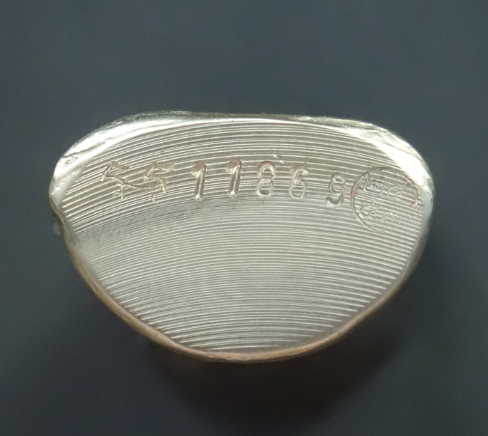 หลวงพ่อเงิน รุ่นกองทุน53 พิมพ์หน้ายิ้ม วัดบางคลาน จ.พิจิตร ปี 2553 เนื้ออัลปาก้า หมายเลข 11869 พร้อมกล่องเดิม