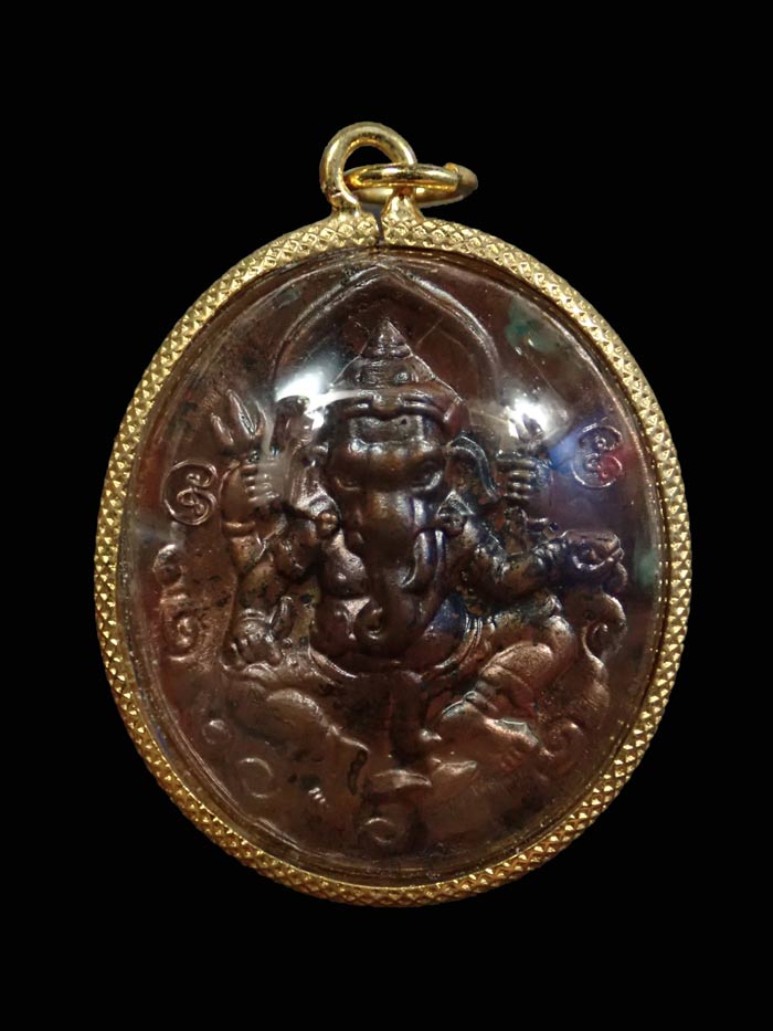 เหรียญพระพิฆเนศหลังพ่อแก่ หลวงพ่อแล วัดพระทรง จ.เพชรบุรี ปี 2539 เนื้อทองแดงรมดำ (พร้อมเลี่ยมกรอบทองชุบ)