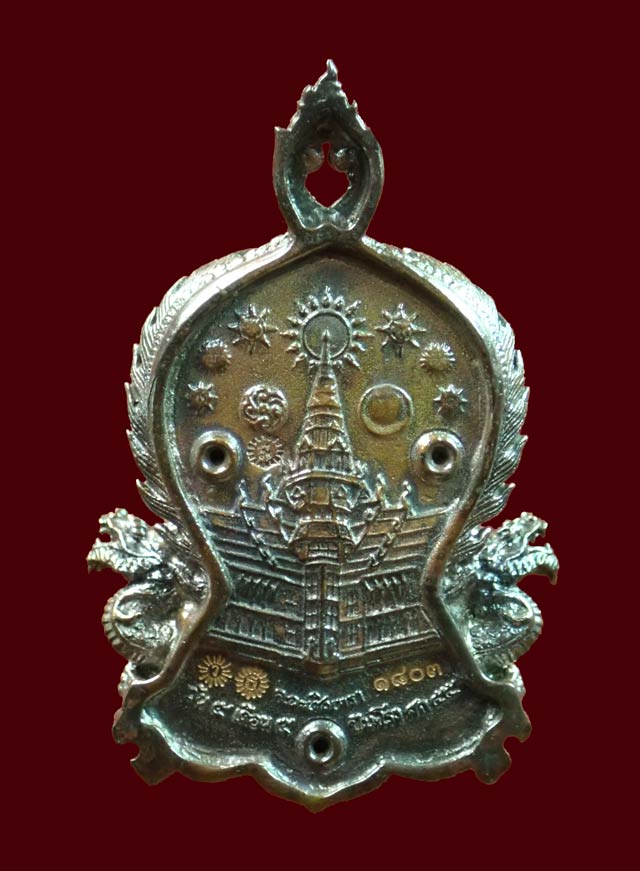 เหรียญฉลุชิ้นเดียวหลวงพ่อโสธร จ.ฉะเชิงเทรา รุ่นเจริญพร ปี 2555 เนื้อนวะโลหะ ขนาดพระพระสูงประมาณ 3 ซ.ม.