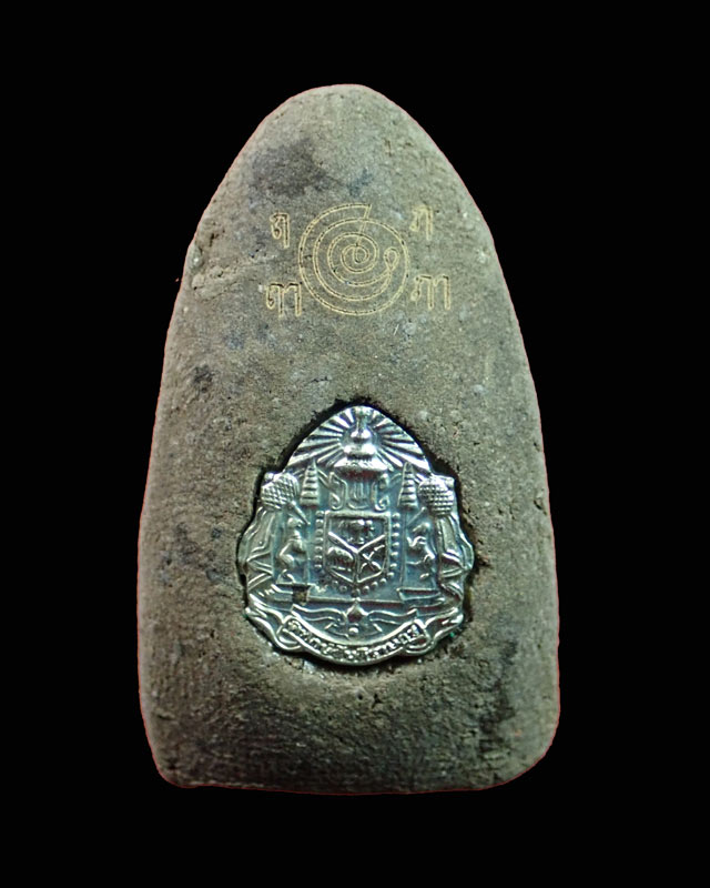 หลวงพ่อทวดเนื้อว่านดินกากยายักษ์ พิมพ์ใหญ่ A ฝังตะกรุดเงิน (หลังตราแผ่นดิน) อาจารย์ทอง วัดสำเภาเชย ปี 2551 รุ่นพิทักษ์แผ่นดิน