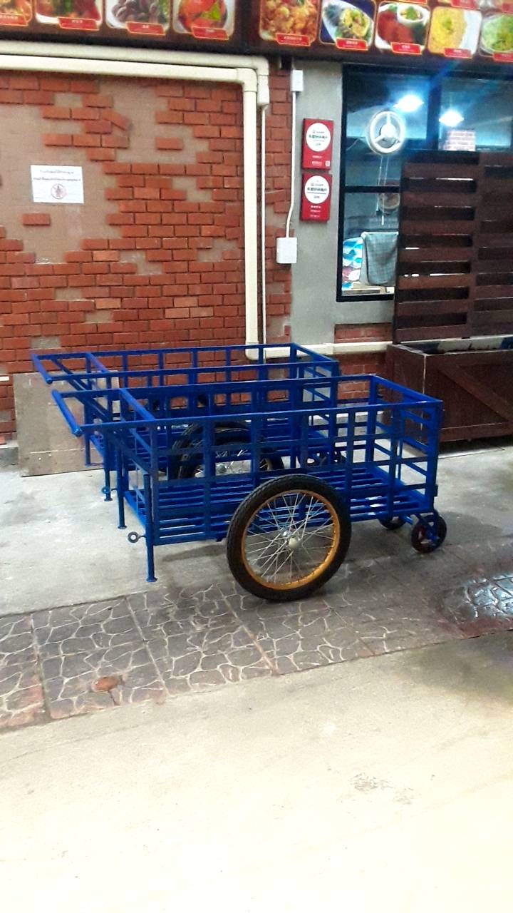 รถเข็นบรรทุกขายน้ำดื่มแพ็กโหลขายของชำ
