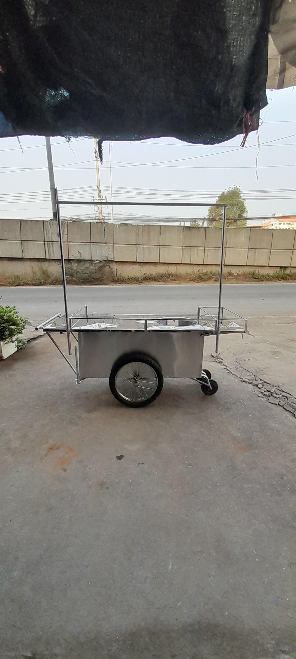 27022568รถเข็นขายโรตีทอดหน้าท็อปสแตนเลสปิดตู้อลูมิเนียมมีเสาป้าย