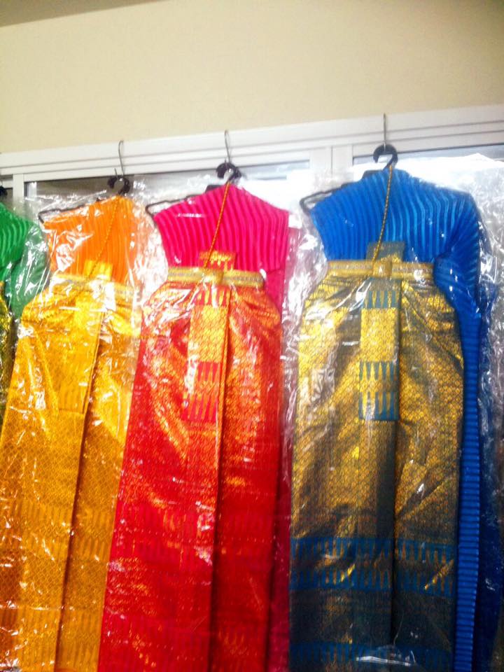 ชุดไทยแก้บน (แบบสวยครบเครื่อง) สไบอัดพลีส มีหลายสีให้เลือก