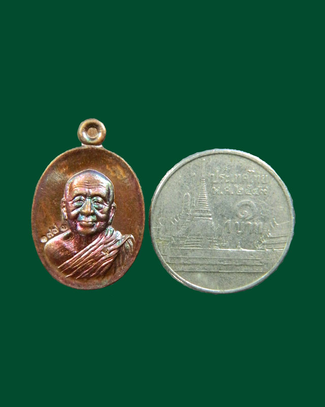 เม็ดแตงหลวงพ่อปู่บุญหนา วัดป่าโสตถิผล จ.สกลนคร รุ่นมหาเศรษฐี ปี 2556 เนื้อทองแดงมันปู