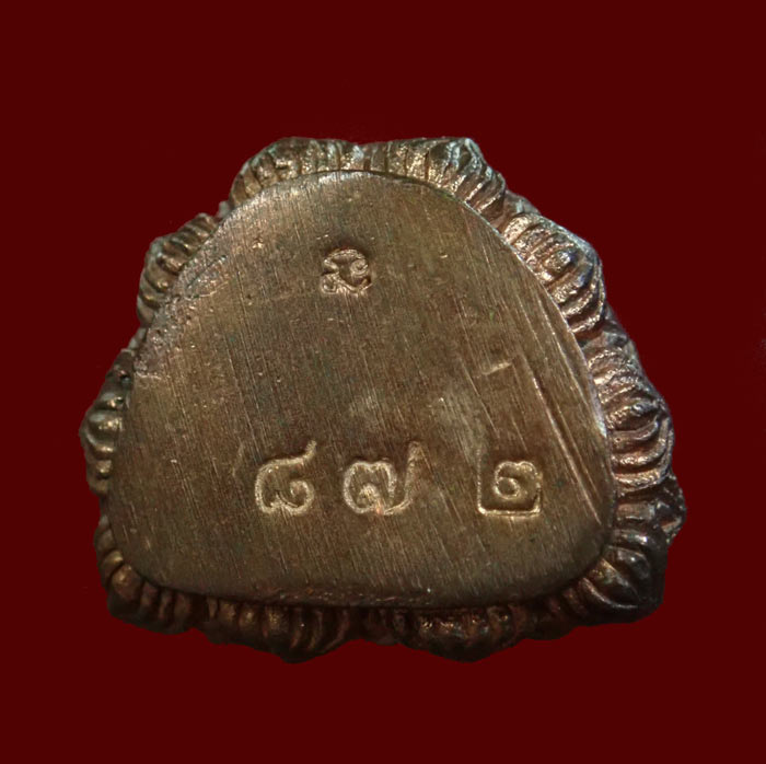 รูปหล่อลอยองค์หลวงปู่ทวด อาจารย์นอง วัดทรายขาว ปัตตานี ปี 2540 พิมพ์เบ้าฉีด รุ่นสร้างมณฑป40 เนื้อนวะโลหะ หมายเลข 872