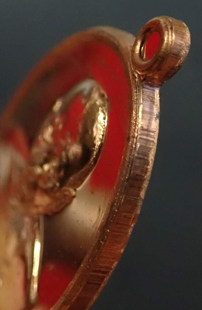 ..เหรียญหลวงปู่แผ้ว ปวโร วัดรางหมัน จ.นครปฐม รุ่นพิเศษลายพระหัตถ์ (เราสู้) ปี 2555 เนื้อทองแดง