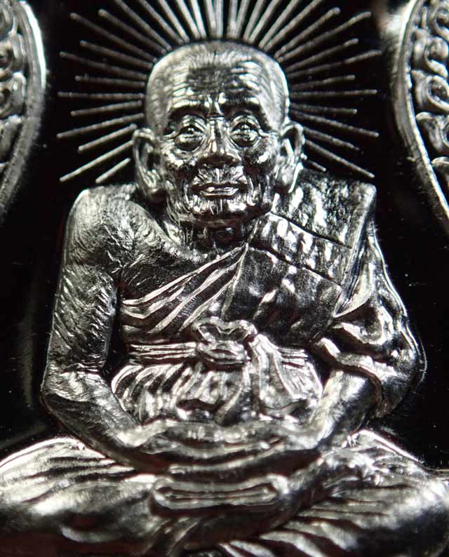 เหรียญสมเด็จเมืองใต้หลวงปู่ทวด รุ่นมงคลบารมี วัดทรายขาว ปัตตานี ปี 2554 เนื้อเงิน