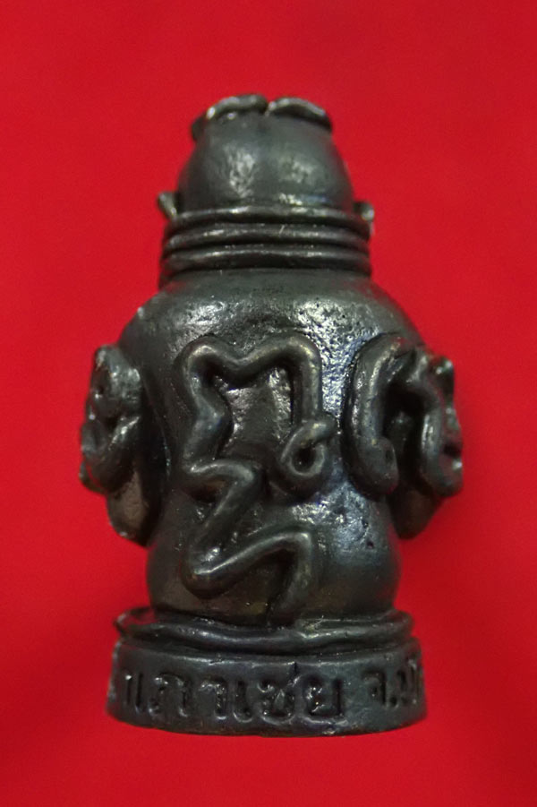 พระปิดตามหาอุตม์ มหาลาภ มหาเสน่ห์ มหานิยม รุ่นทอง 93 อาจารย์ทอง วัดสำเภาเชย ปี 2553 เนื้อทองเหลืองรมดำ พิมพ์เล็ก ขนาดพระสูง 2.3 ซ.ม. หมายเลข 4047 พร้อมกล่องเดิม