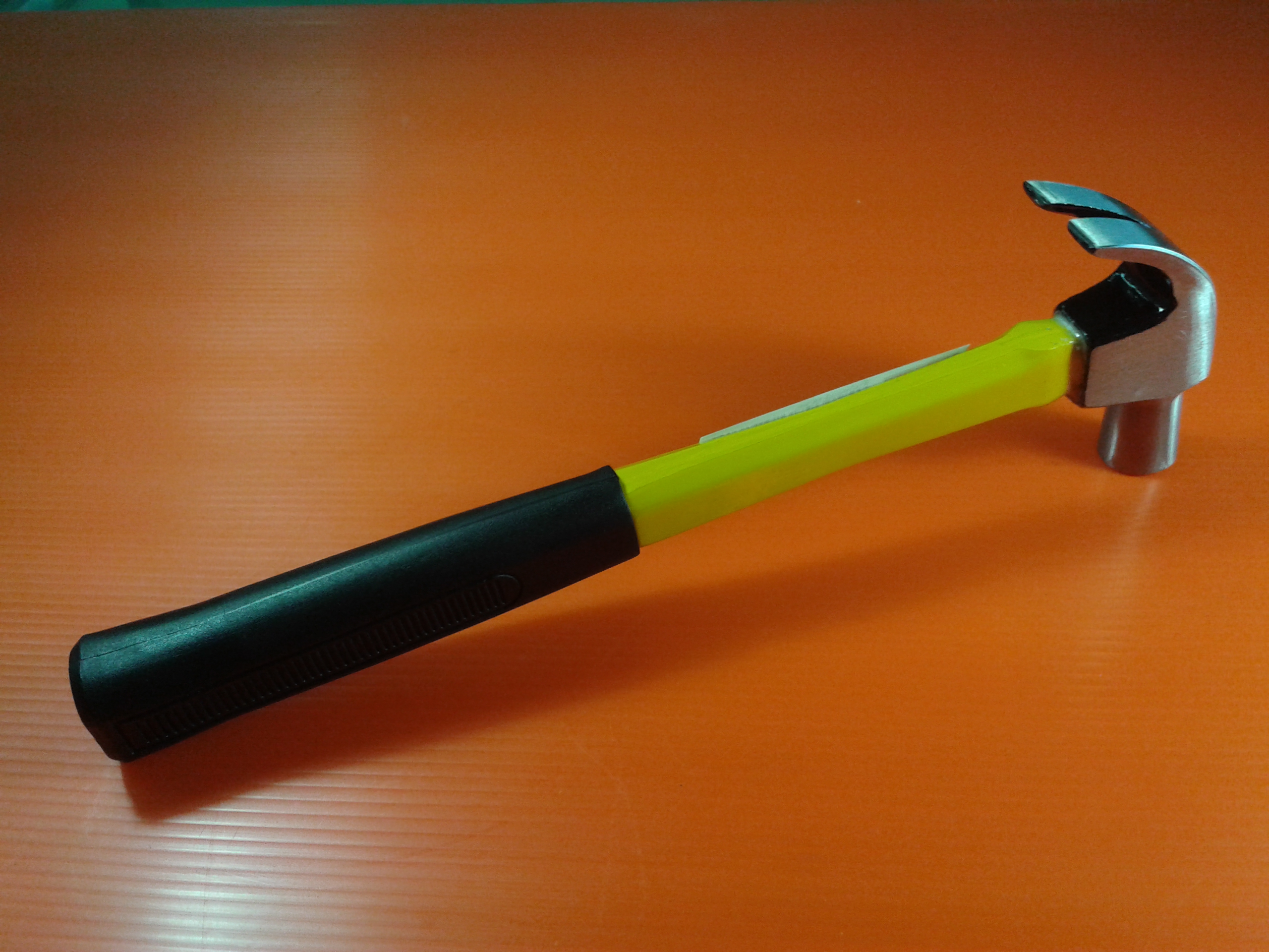 ค้อนหงอนด้ามไฟเบอร์ตราตา 18 มม. EYE BRAND