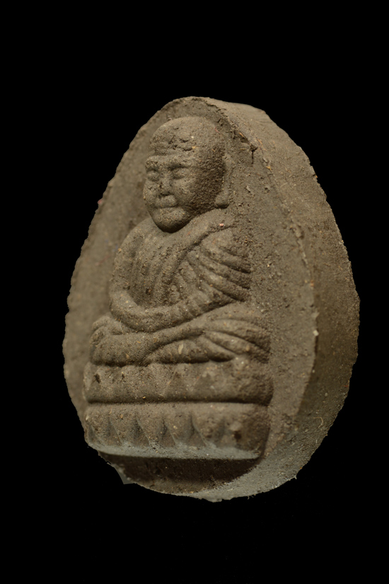 หลวงพ่อทวด เนื้อว่าน พิมพ์ใบโพธิ์ รุ่นสร้างศูนย์ศิลปาชีพพิเศษ จ.ปัตตานี พ.ศ. 2537