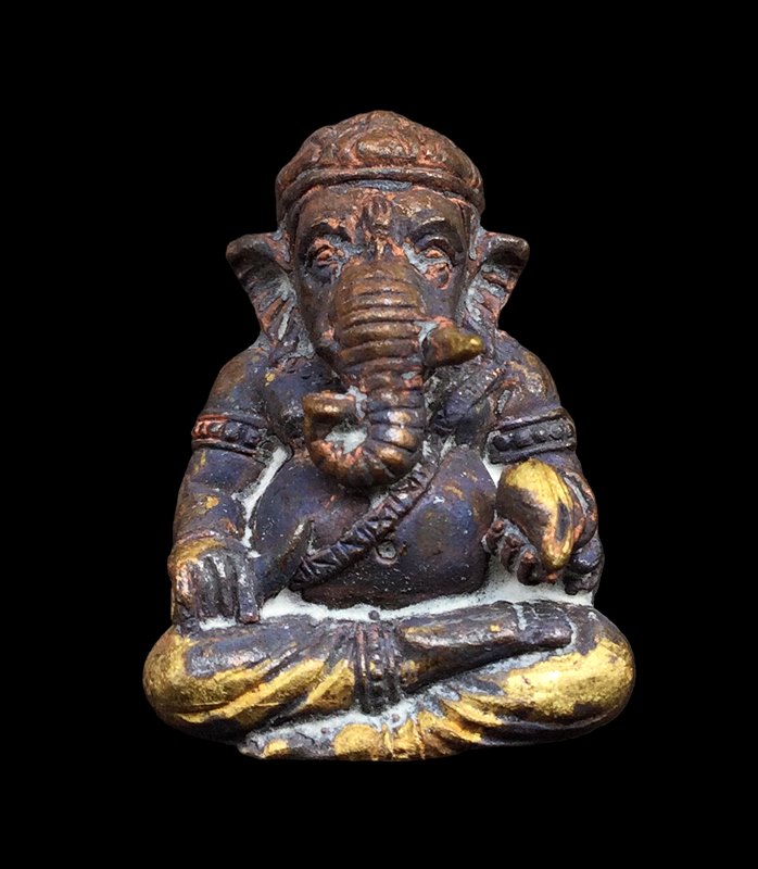 พระพิฆเนศ มหาระรวย หลวงปู่แสง วัดโพธิ์ชัย จ.นครพนม ปี 2562 เนื้อชนวน หมายเลข ๒๐๘ พร้อมกล่องเดิมครับ