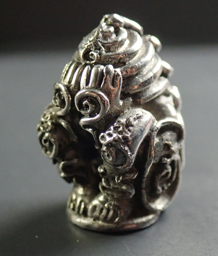 *เลขสวย 848* พระปิดตาในครรภ์ พ่อท่านเขียว วัดห้วยเงาะ ปัตตานี รุ่นกลันตัน54 ปี 2554 เนื้อปัญจะโลหะผิวพรายเงิน หมายเลข 848 (สูงประมาณ 2 ซ.ม.)