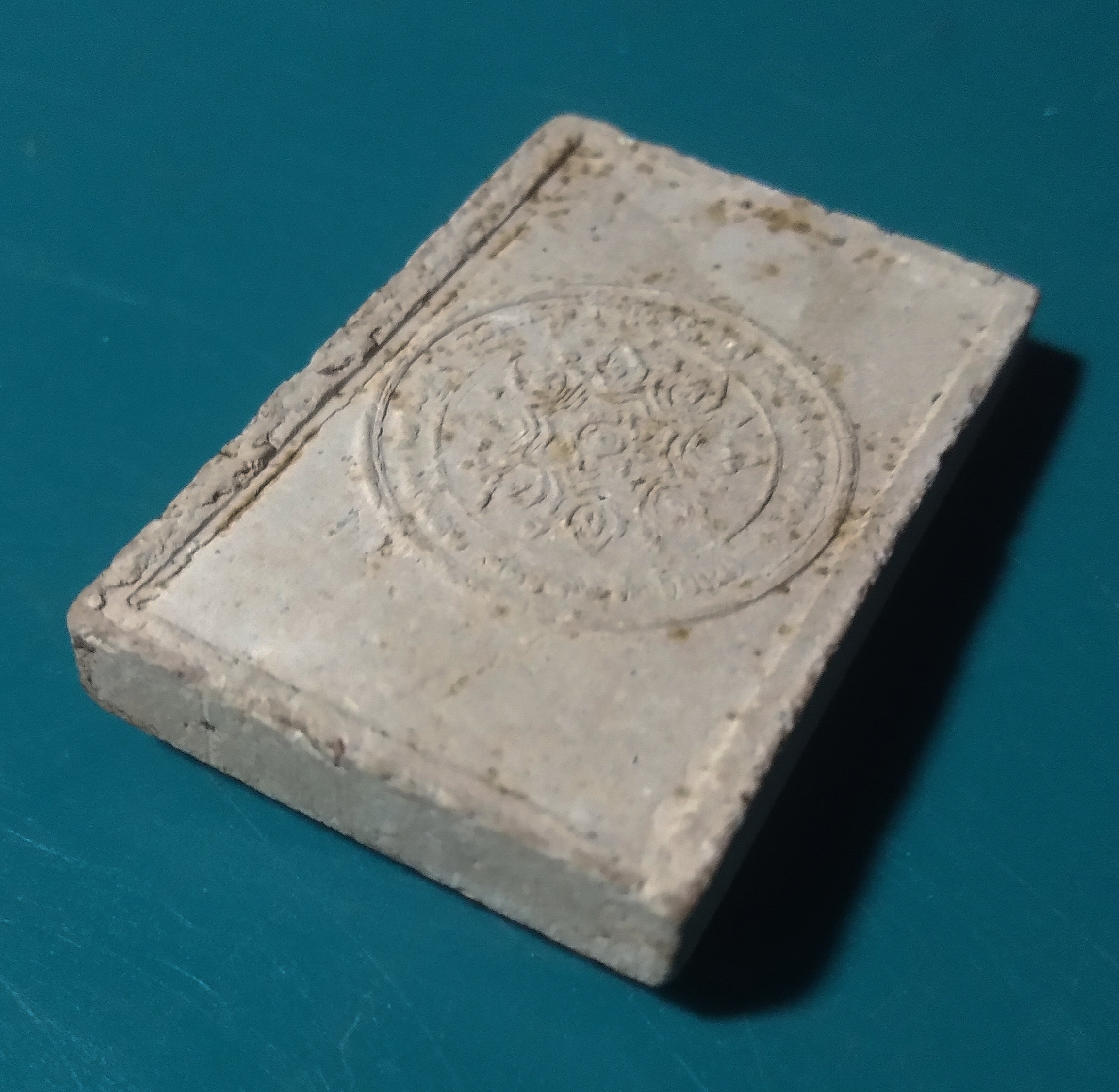 พระผงพิชิตไพรี หลังยันต์บัว มรรค 8 จัดสร้างโดยมูลนิธิธรรมธัช จ.ฉะเชิงเทรา ปี 2514..3 (หลวงปู่ทิม วัดระหารไร่ ปลุกเสก)..2