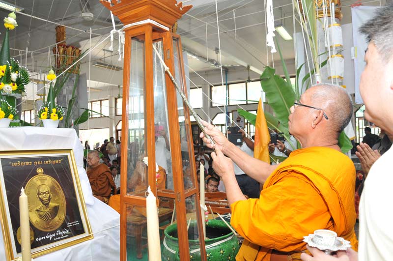 หลวงพ่อคูณ รุ่นเจริญพรคูณเจริญพร มีหลายเนื้อให้เลือก