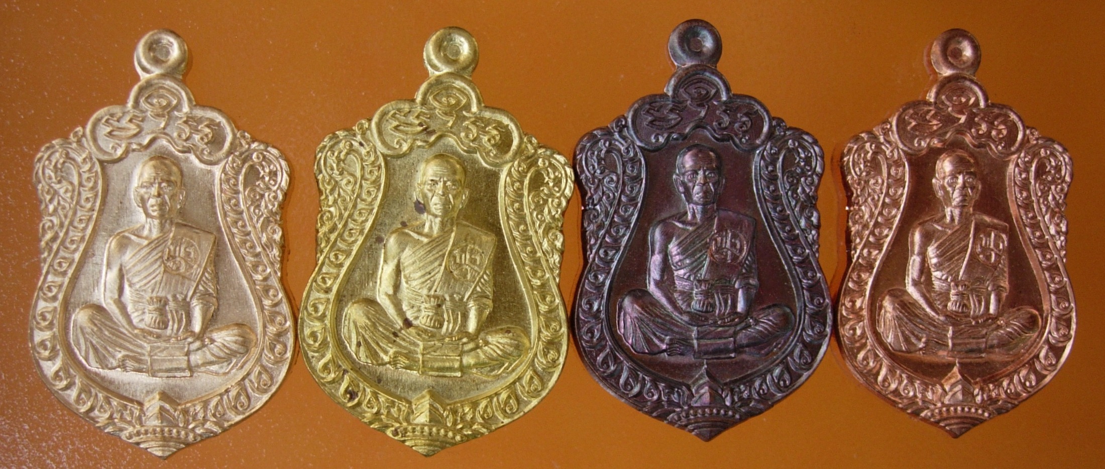 หลวงพ่อคูณ เหรียญเสมาจิ๋ว EOD สุขในหัวใจ 2 รุ่นสุดท้าย วัดบ้านไร่