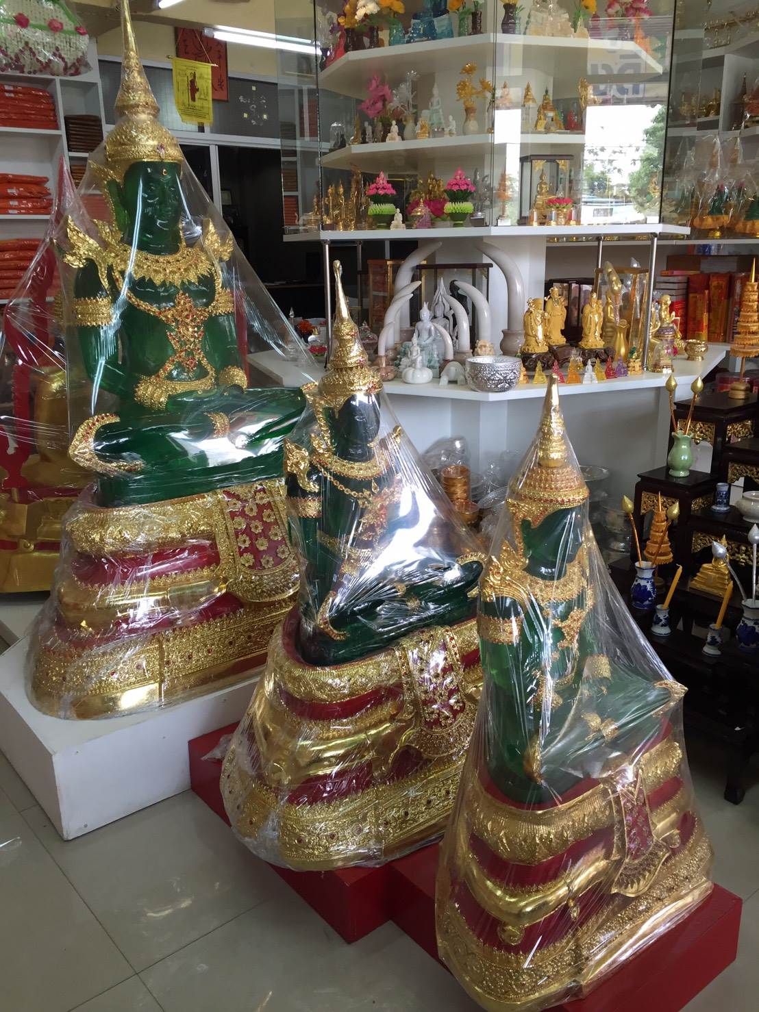 พระแก้วมรกต หน้าตัก 30 นิ้ว งานสวย