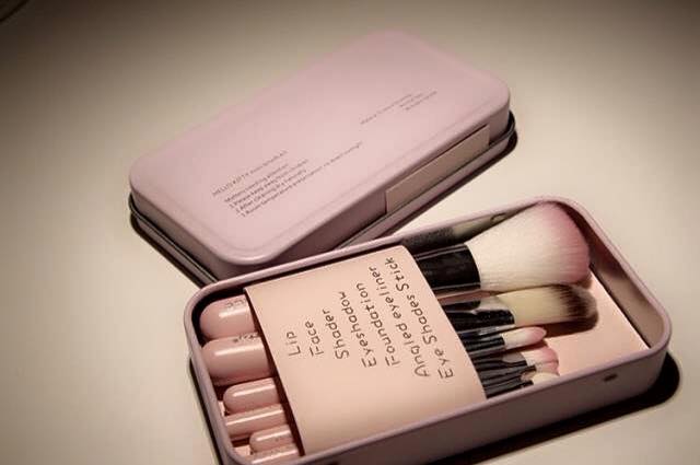 Sweet Pink Hello Kitty Makeup Brush Set