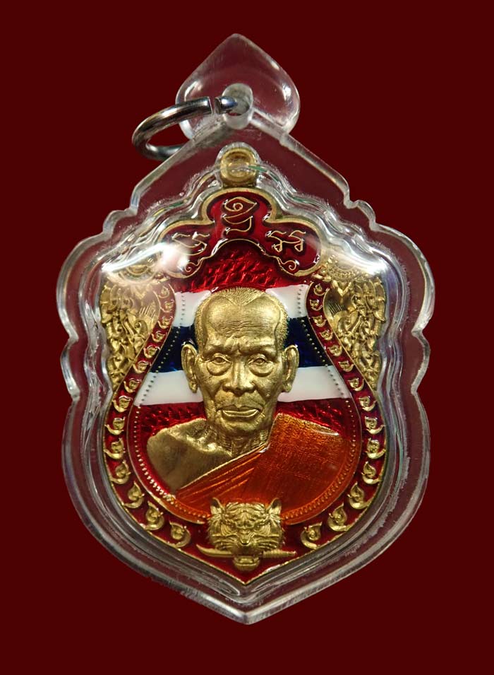 เหรียญเสมาเสือคาบดาบ 100 ปี หลวงพ่อพัฒน์ วัดห้วยด้วน จ.นครสวรรค์ ปี 2565 เนื้อทองทิพย์ลงยาธงชาติ หมายเลข 906 (พร้อมเลี่ยมพลาสติกกันน้ำ)