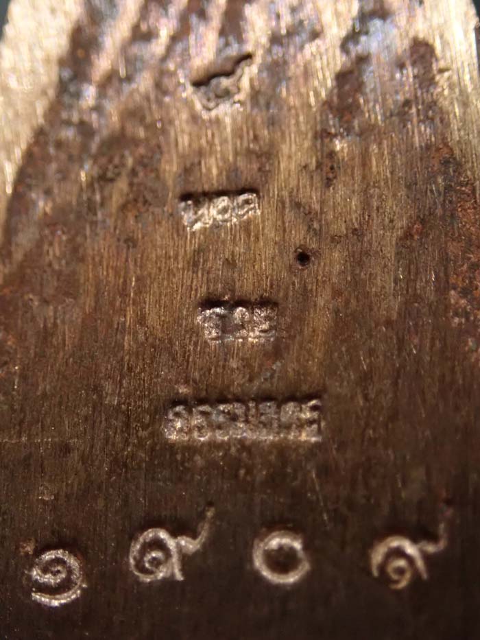 หลวงพ่อทวดหล่อโบราณหล่อเทดินไทย (รุ่นแรก) รุ่นรวยนิรันตราย หลวงพ่อรวย วัดตะโก จ.อยุธยา ปี 2556 เนื้อนวะโลหะหล่อโบราณเทดินไทย ตอกโค๊ต รวย/กรรมการ หมายเลข 1909