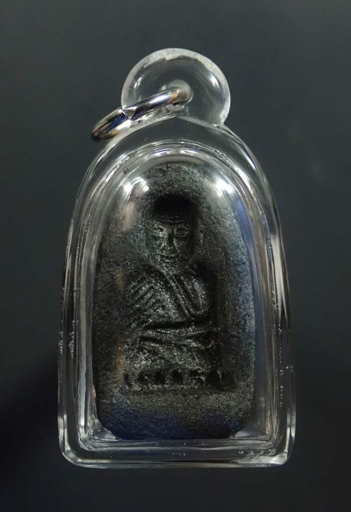 หลวงพ่อทวด รุ่นเลื่อนสมณศักดิ์45 อาจารย์ทอง วัดสำเภาเชย ปี 2545 เนื้อว่าน พิมพ์พระรอดหลังแบบ