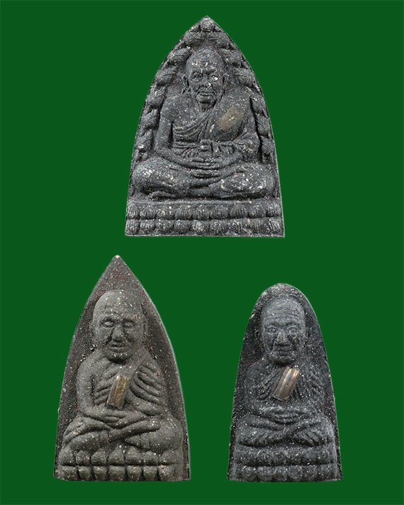 ชุดหลวงพ่อทวด วัดช้างให้ เนื้อว่าน 3 องค์ (สังฆาฏิฝังตะกรุดเงิน) หมายเลข 577 ปี 2541 รุ่นพุทธคุณกุญชร (อาจารย์นอง วัดทรายขาว จ.ปัตตานี ปลุกเสก)