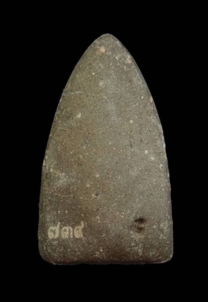 หลวงพ่อทวดเนื้อว่านฝังตะกรุด พ่อท่านเขียว วัดห้วยเงาะ ปัตตานี ปี 2553 รุ่นเสาร์5 มหาสิทธิโชค พิมพ์ใหญ่ (กรรมการ) หมายเลข 739 ขนาดพระสูง 3.5 ซ.ม. พร้อมกล่องเดิม