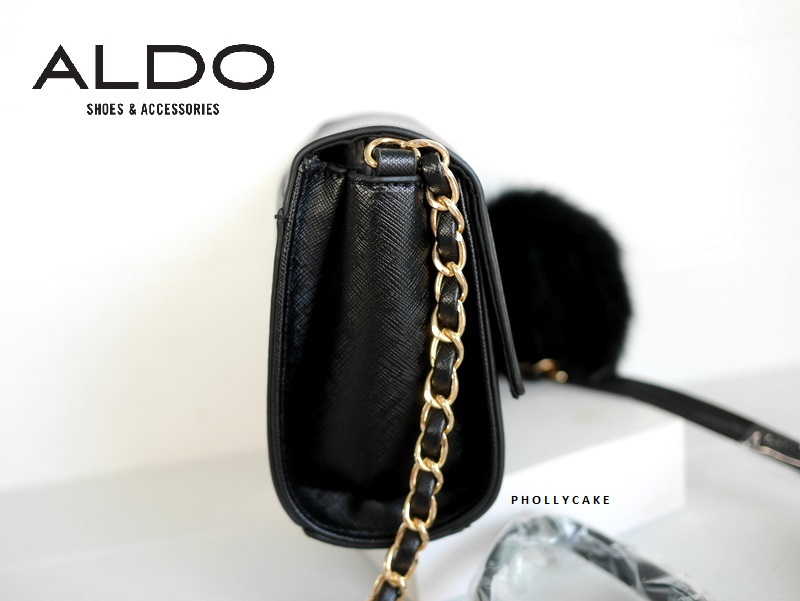 กระเป๋าสะพาย Aldo Astoewiel Crossbody Bag Neutral with Pom Pom กระเป๋า