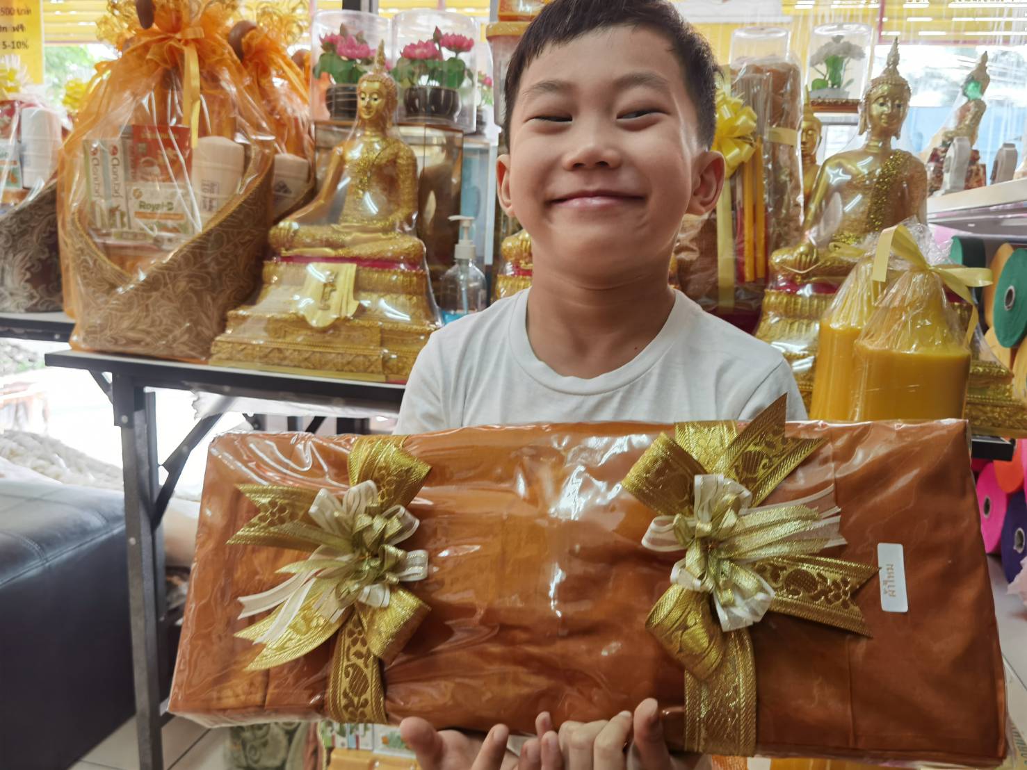 ผ้าไตรไหมไทยแท้ 100% งานเย็บพิเศษ 9 ขันธ์ *ผูกโบว์สวยงาม