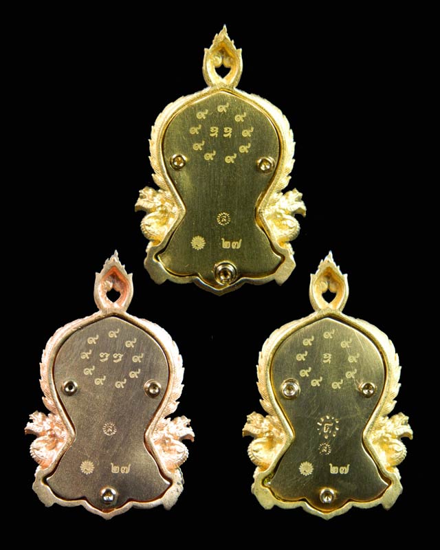 เหรียญฉลุหลวงพ่อโสธร รุ่นเจริญพร ปี 2555 ชุดพิมพ์เล็ก หลังเรียบ (ตอกโค๊ต ๙)