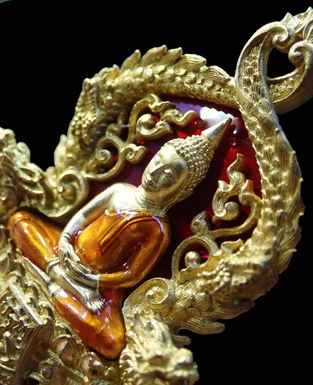 *เลขสวย 765* เหรียญพุทธศิลป์ฉลุ 3 ชิ้น หลวงพ่อโสธร จ.ฉะเชิงเทรา รุ่นเจริญพร ปี 2555 เนื้อทองระฆังลงยาสีแดง พิมพ์ใหญ่ หมายเลข ๗๖๕