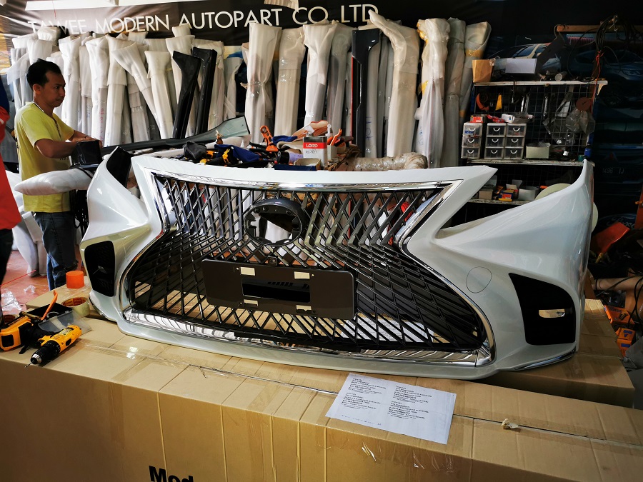 เเปลงกันชนหน้า Toyota New CAMRY 2018 2019 LEXUS