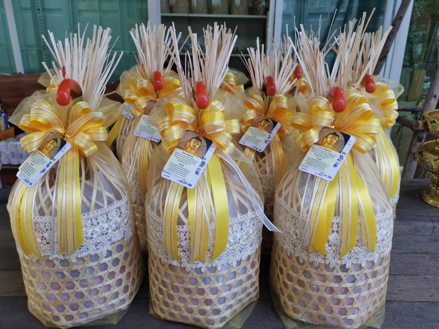 สังฆทานชะลอมมีร่ม โบว์ทอง