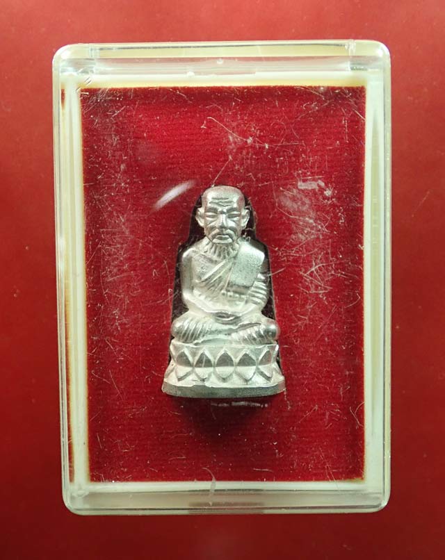 รูปหล่อบัวรอบหลวงพ่อทวด อาจารย์ทอง วัดสำเภาเชย ปี 2549 รุ่นพระธาตุเจดีย์ เนื้อเงิน หมายเลข 1222