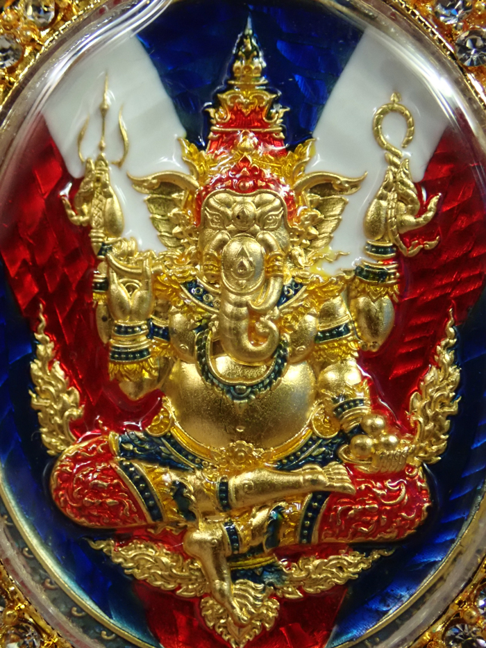 เหรียญพระพิฆเนศ รุ่นประทานพร หลวงปู่อิ่ม ปัญญาวุโธ วัดทุ่งนาใหม่ นครศรีธรรมราช เนื้อชุบทองคำแท้ พิเศษ คุ้ยพื้นลงยาธงชาติ ลงยาเครื่องทรงหลังลงยาเต็มสูตร พระอยู่ในชุดลุ้นเลข 111 - 999 องค์นี้หมายเลข 666