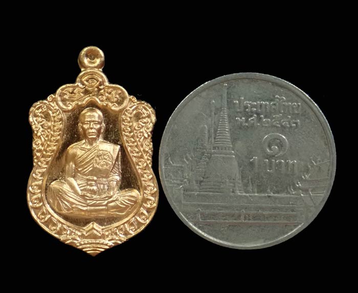 เหรียญเสมาจิ๋ว หลวงพ่อคูณ วัดบ้านไร่ รุ่นสุขในหัวใจ2 ปี 2558 เนื้อทองระฆัง หมายเลข 1139 *ทีมงานจัดสร้างรุ่นปาฏิหาริย์ EOD*