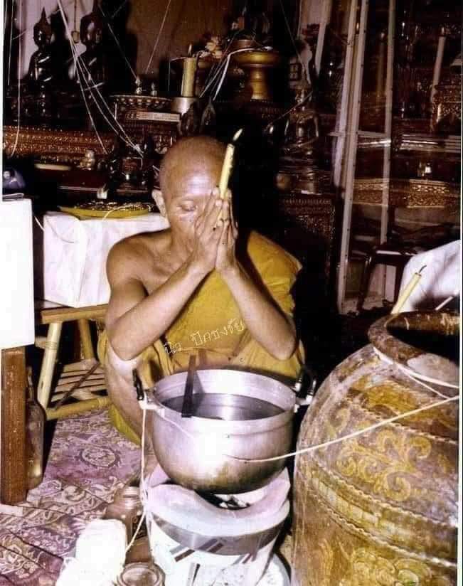 A ภาพหลวงพ่อคูณเก่าๆ