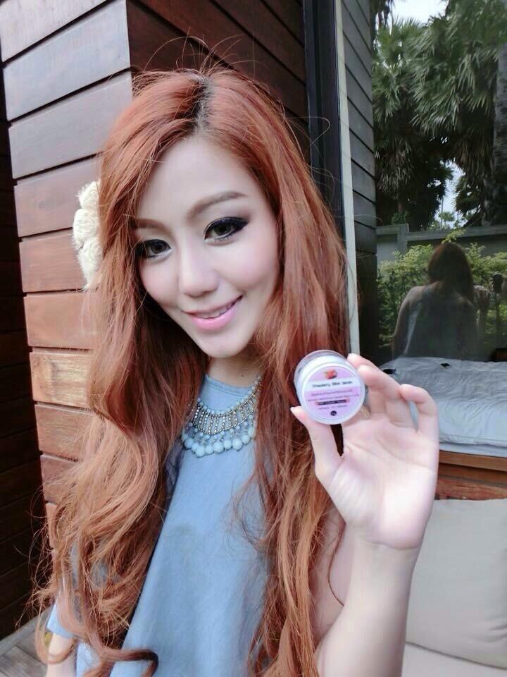 Strawberry Blink Serum 10 g. เซรั่มสตรอเบอร์รี่หน้าใส ลดสิว ผิวขาวใส