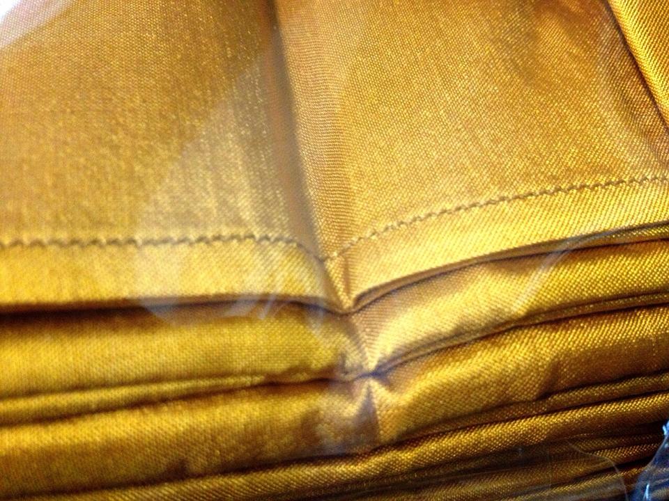 ชุดไตรจีวร (ผ้าไหมแท้) (ตัดเย็บใหม่ทุกผืน) รับประกันสินค้า 100%