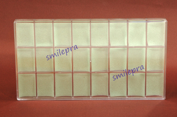 กล่องใส่่พระ 24 ช่อง จำนวน 3 ใบ