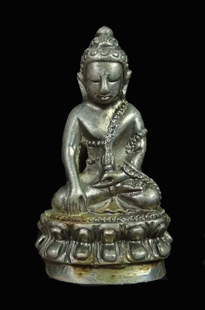 พระกริ่งปวเรศชินบัญชร รุ่นพุทธปวเรศ โครงการสังฆราชบูชาพระชันษา 100 ปี วัดบวรนิเวศวิหาร ปี 2554 เนื้อเงินก้นเงิน หมายเลข 175 (กริ่งดัง) พร้อมกล่องเดิมและบัตรประจำองค์พระ เนื้อเงินก้นเงิน