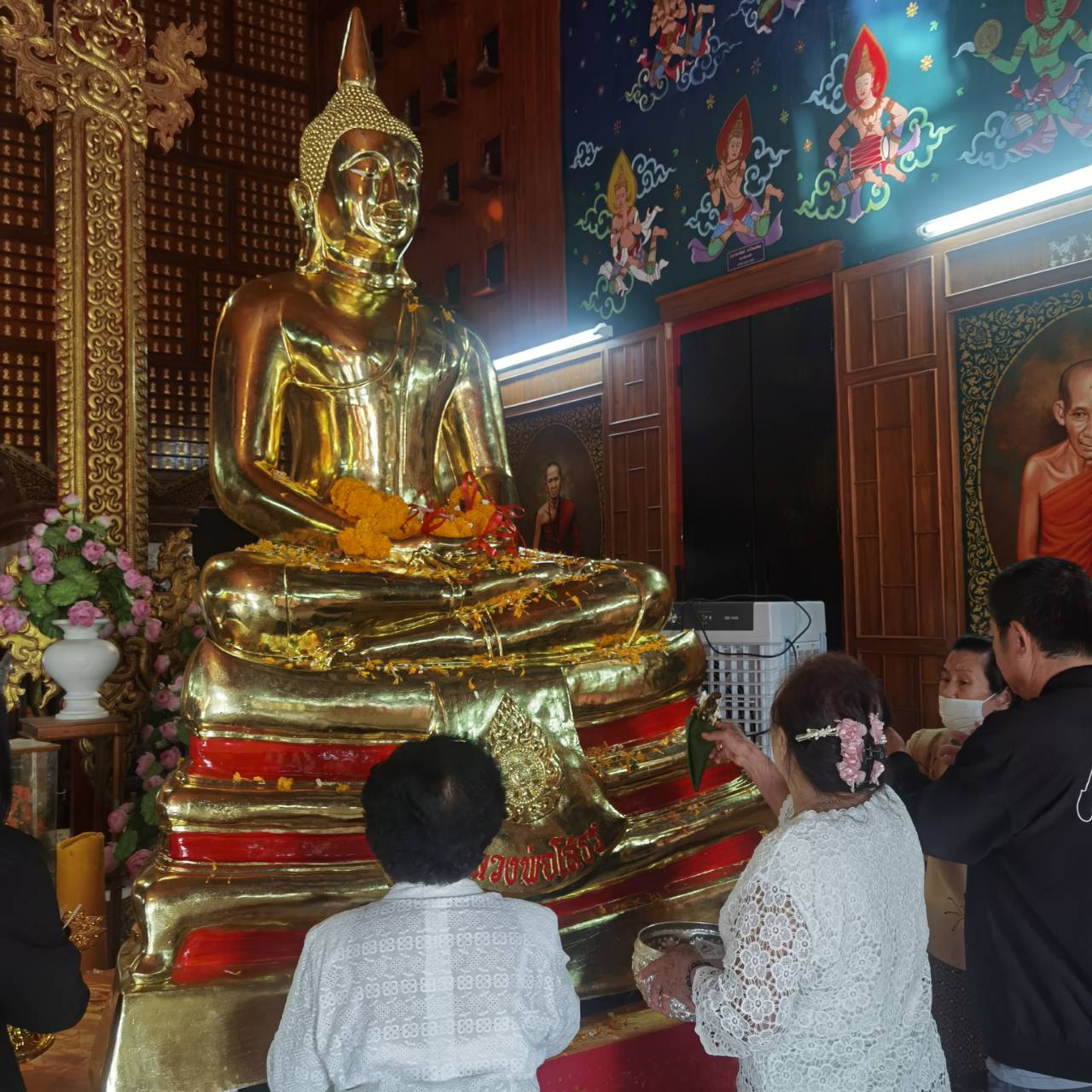 หลวงพ่อโสธรหน้าตัก 50 นิ้ว ปิดทองคำแท้