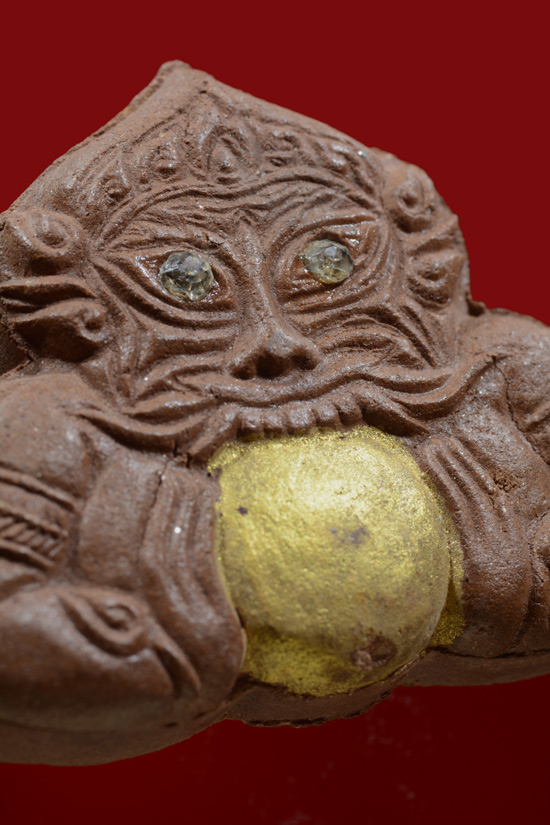 พระราหูตาแดง พ่อท่านเอื้อม วัดบางเนียน พ.ศ.2548