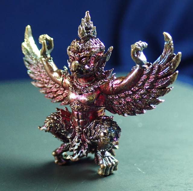 *ผิวรุ้งสวย ๆ พญาครุฑ รุ่นรับทรัพย์88 พ่อท่านเขียว วัดห้วยเงาะ ปัตตานี ปี 2560 เนื้อทองแดงผิวรุ้ง หมายเลข ๑๘๒๘