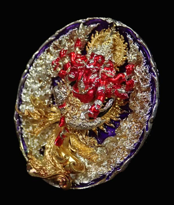 พระพิฆเนศสุริยะเทพ สุริยาบินายัค ไกรลาสสังฆะ ปี 2566 เนื้อรวมมวลสาร ชุบ 2 กษัตริย์ลงยา (รายการที่ 8) หมายเลข 28 พร้อมกล่องเดิมและบัตรประจำองค์พระ