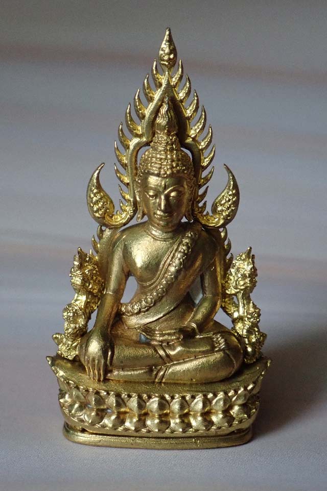 ลอยองค์ฉลุพระพุทธชินราช รุ่นจอมราชันย์ วัดพระศรีรัตนมหาธาตุ พิษณุโลก ปี 2555 เนื้อทองระฆัง หมายเลข 1365