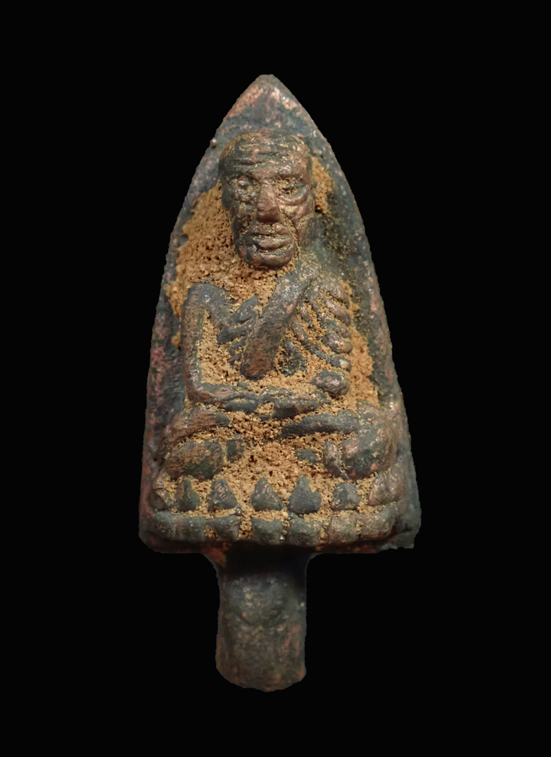 หลวงพ่อทวดหล่อโบราณหล่อเทดินไทย (รุ่นแรก) หลวงพ่อรวย วัดตะโก จ.อยุธยา ปี 2556 รุ่นรวยนิรันตราย เนื้อนวะโลหะหล่อโบราณเทดินไทย (ตัดก้านช่อ) ตอกโค๊ต ทวด/รวย และกรรมการ หมายเลข 173