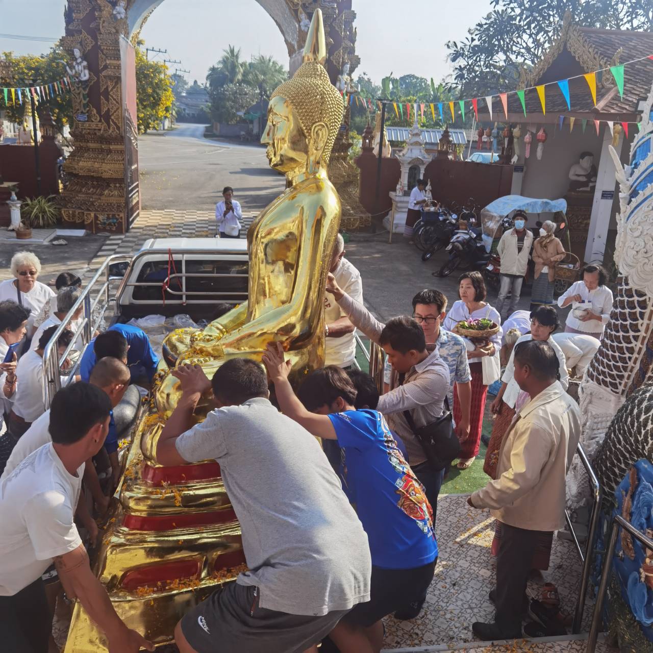 หลวงพ่อโสธรหน้าตัก 50 นิ้ว ปิดทองคำแท้